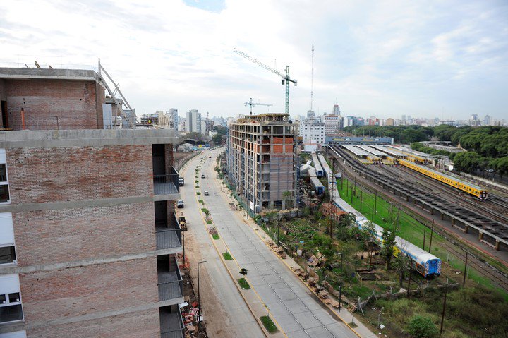 UrbanizaciÃ³n de Villa Fraga. EstÃ¡ junto a la nueva avenida Triunvirato, que fue reabierta el aÃ±o pasado. Foto: Luciano Thieberger.